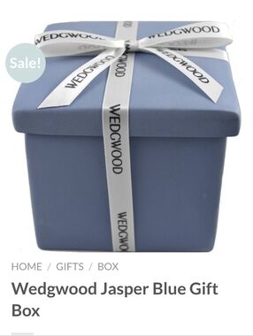 Vintage Wedgwood Blue Jasperware Present Box - Trinket / Ring Box - Gold Stamp